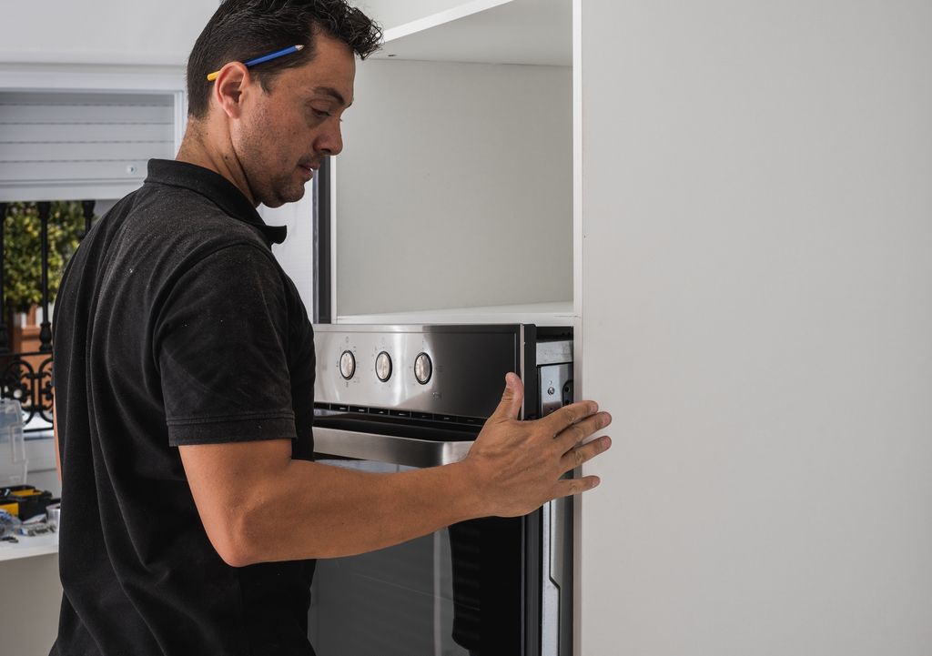11 Pros Appliance Repair technician